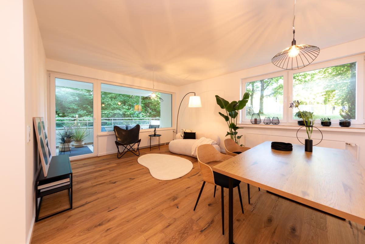 Offener Wohn- und Essbereich nach professionellem Home Staging